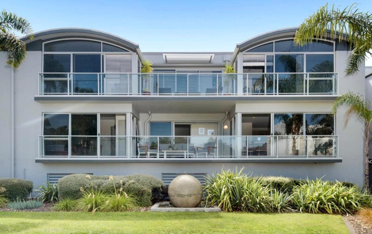Modern Beach Apartment With Pool & Location Mount Maunganui Eksteriør billede