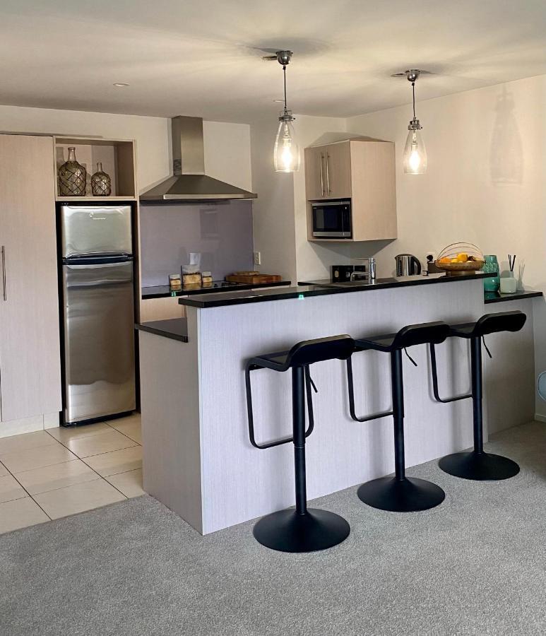 Modern Beach Apartment With Pool & Location Mount Maunganui Eksteriør billede